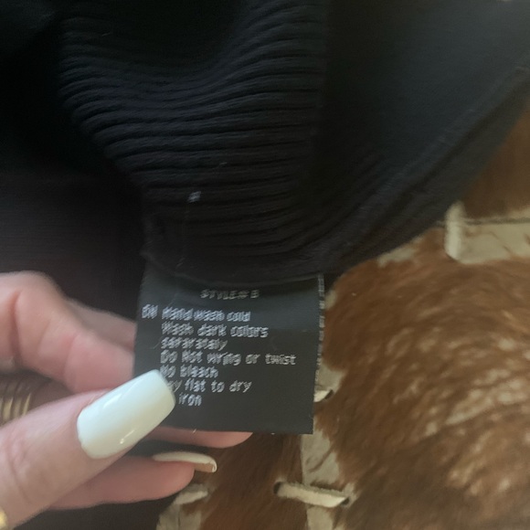 REVAMPED - Shoulder less Knit 4 FOR $25 - Picture 4 of 5